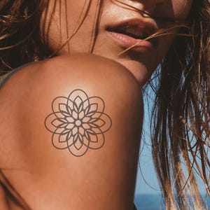 Minimalist Geometric Temporary Tattoo, Elegant Symmetrical Mandala Design – Easy to Apply, Perfect for Yoga, Meditation and Zen Style