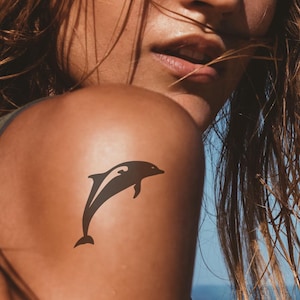 Dolphin Tattoo – Elegant Ocean-Inspired Temporary Tattoo, Beach Lover’s Design, Perfect for Sea Enthusiasts & Marine Life Fans
