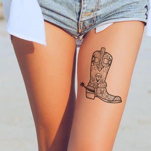 Cowboy Boot Temporary Tattoo – Vintage Western Floral Design, Country Cowgirl Style, Rodeo Festival Look, Easy to Apply, Lasts 5 Days