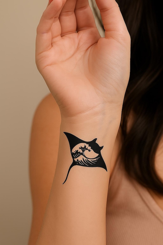 Ride the Wave With This Manta Ray Tattoo – Bold & Minimal