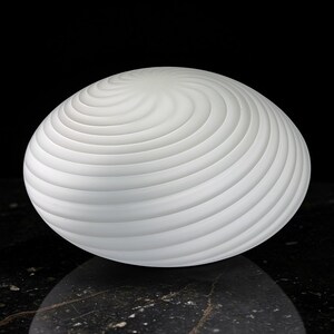 Taklampa i Murano-glas med virveleffekt. Vintage, 1980-tal. Belysning, taklampa tillverkad i Italien.