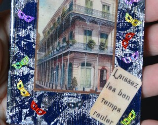 Magnete 3D New Orleans: Souvenir In Legno Per Frigorifero, Artigianale E Colorato, 8,6x6,9 Cm