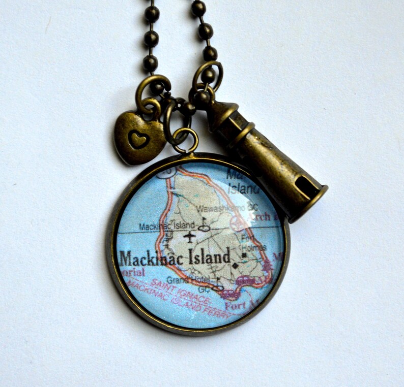 Mackinac Island Map Necklace: Vintage Travel Jewelry, Bicycle Charm afbeelding 4