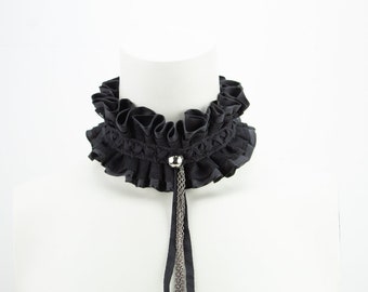 Black Center Chain Neck Ruff Choker