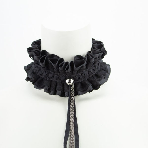 Black Center Chain Neck Ruff Choker