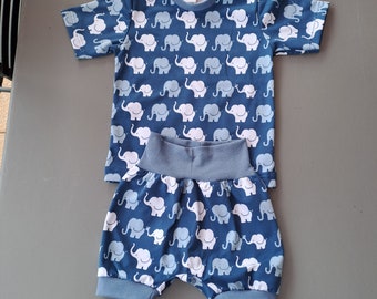 Children's set size 92 2-piece T-shirt and short bloomers