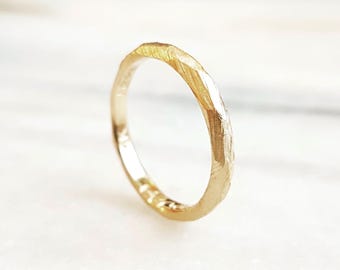 Rustic unisex wedding band in 10k 14k 18k yellow white rose gold