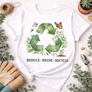 Puede incluir: Un juego de tres tazas de cerámica con un acabado moteado y mate. Las tazas son en tonos crema, gris claro y gris oscuro. Cada taza tiene un diseño simple y minimalista, ideal para café o té.