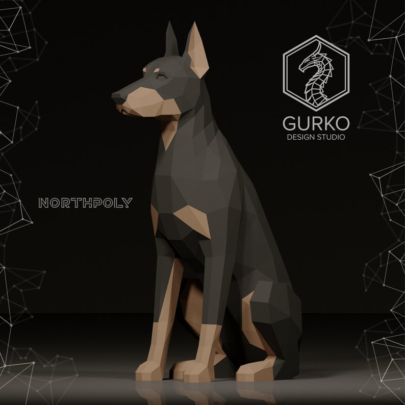 K&ouml;nnte beinhalten: Ein Low-Poly-3D-Modell eines schwarzen und braunen Dobermanns, der sitzt und den Kopf nach links gedreht hat. Der Hund ist in einem realistischen Stil mit einer texturierten Oberfl&auml;che gerendert. Der Hintergrund ist schwarz.