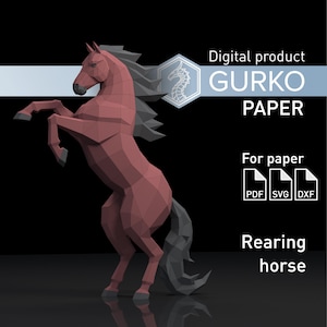 Peut inclure: Un produit numérique représentant un cheval cabré géométrique, de couleurs rouge et grise. L'image comprend le texte "GURKO PAPER" et des icônes de type de fichier PDF, SVG et DXF. Le cheval se détache sur un fond noir.