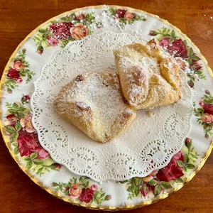 Vintage Old Country Roses salad plate made in England Royal Albert bone china