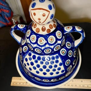 Polish pottery large cheese lady Vintage. Over 35 years old blue and white butter dish serving tureen miniature Poland ceramic peacock Bild 2