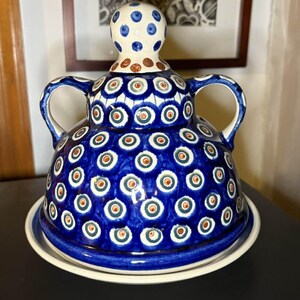 Polish pottery large cheese lady Vintage. Over 35 years old blue and white butter dish serving tureen miniature Poland ceramic peacock Bild 3
