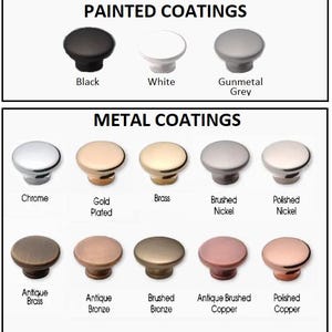 K&ouml;nnte beinhalten: Eine Tabelle mit verschiedenen Ausf&uuml;hrungen f&uuml;r Metall- und lackierte Kn&ouml;pfe. Die Ausf&uuml;hrungen umfassen Schwarz, Wei&szlig;,  Grau, Chrom, vergoldet, Messing, geb&uuml;rstetes Nickel, poliertes Nickel, Antikmessing, Antikbronze, geb&uuml;rstetes Bronze, Antikkupfer und poliertes Kupfer.