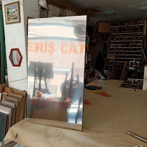 Deckenhalterung Rechteckiger Badezimmer Spiegel | Decken hängender moderner Kosmetikspiegel, hängender Spiegel mit Metallrahmen Bild 10