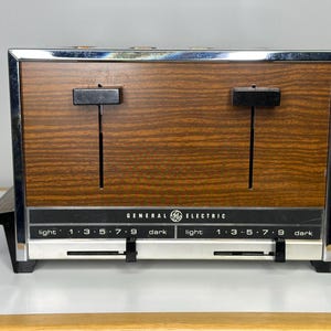 VTG GE General Electric 4 Slice Toaster A7T128 Chrome Woodgrain