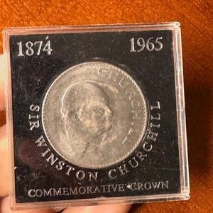 Sir Winston Churchill 1874-1965 Commemorative Elizabeth II 1965 Crown Coin #3A