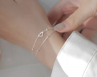 Elegant Silver Heart Bracelet for Everyday Wear - Simple & Chic Accessory for Women