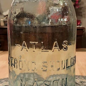 ATLAS - Strong Shoulder Mason JAR - 1/2 Gal. - Bubble Glass