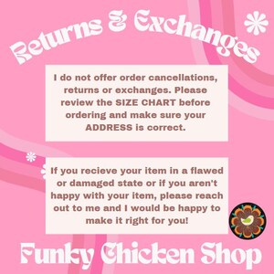 以下が含まれることがあります： ピンクの背景に、お店の返品と交換に関するポリシーが白文字で書かれています。テキストはスタイリッシュなフォントで「Returns & Exchanges」と表示されています。テキストには、お店が注文のキャンセル、返品、交換を受け付けていないことが記載されています。また、注文前にサイズ表を確認し、住所が正しいことを確認するよう促しています。また、不良品や破損品を受け取った場合は、お店にご連絡ください。お店のロゴは、くちばしに花を持った鶏のカラフルなイラストです。「Funky Chicken Shop」というテキストは、スタイリッシュなフォントで書かれています。