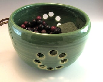 Pottery Berry Bowl / Colander / Fruit Strainer/Berry Basket/For rinsing berries