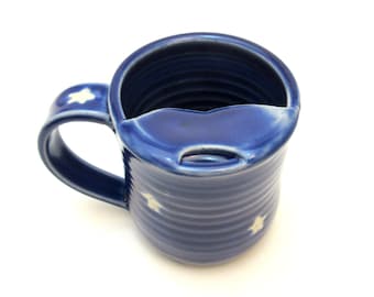 Taza con bigote de 8 onzas para zurdos