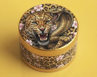 Leopard Cobra Sakura Metal Herb Grinder – 4-Piece Wildlife Art Crusher