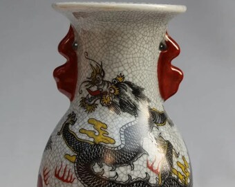 Vase design dragon en porcelaine