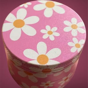 Flowers Style Herb Crusher Grinder in Pink