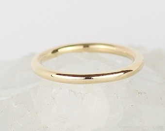 9ct Gold Wedding Band. 2mm Plain Wedding Ring. Simple Stacking Ring. Plain Gold Band. Minimalist Wedding Ring. Minimalist Jewelry. UK Shop