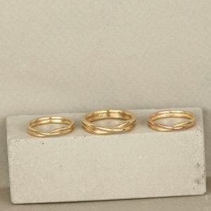 9ct Recycled Yellow Gold Mobius Twist Ring. 4mm Wide Infinity Ring image 8