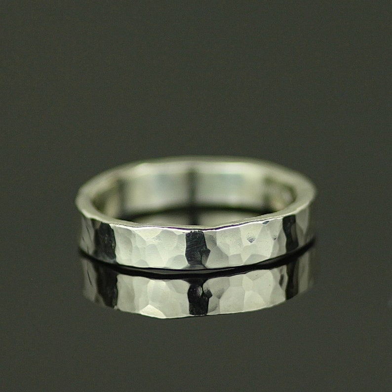 Recycled 9ct White Gold Matching Wedding Rings. Rustic Hammered Wedding Band Set. Boho His and Hers Rings 画像 4