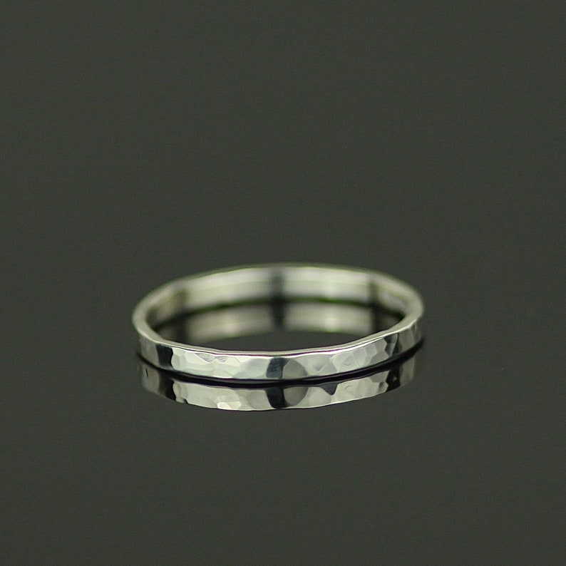 Recycled 9ct White Gold Matching Wedding Rings. Rustic Hammered Wedding Band Set. Boho His and Hers Rings 画像 5