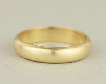 18ct Yellow Gold Mens Wedding Band. 4mm Wide Plain D Shape Domed Wedding Ring. Recycled Jewellery