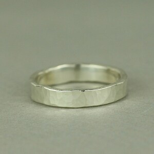 Recycled 9ct White Gold Matching Wedding Rings. Rustic Hammered Wedding Band Set. Boho His and Hers Rings 画像 3