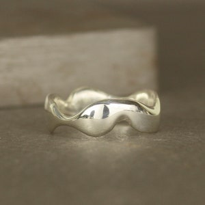 Surrealist Sterling Silver Wavy Ring. Sculptural Organic Ring