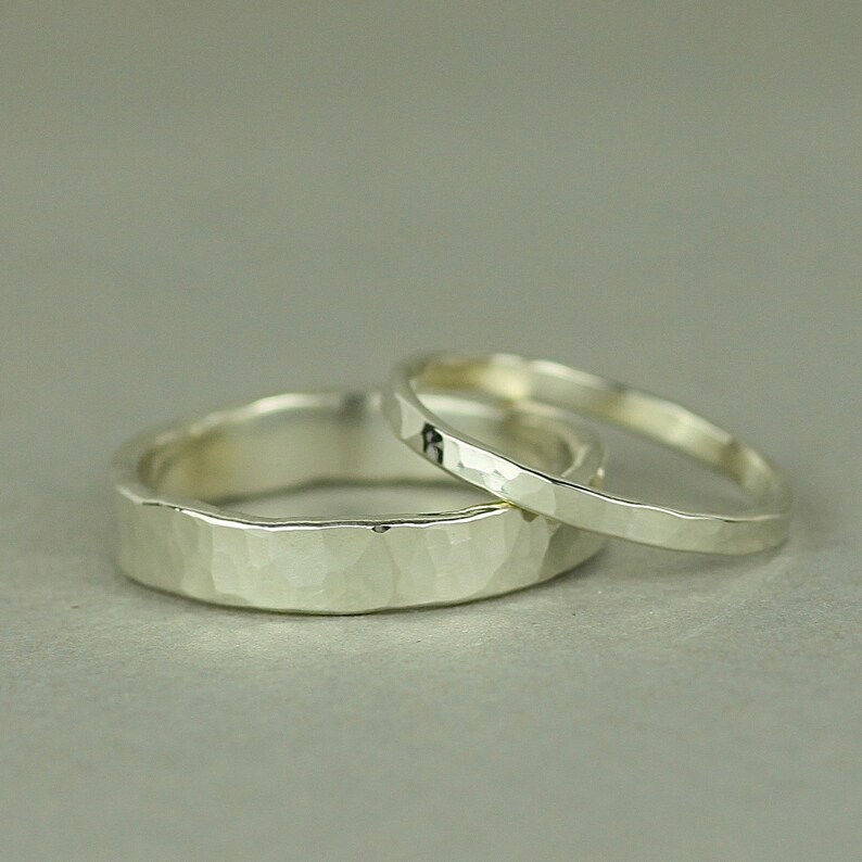 Recycled 9ct White Gold Matching Wedding Rings. Rustic Hammered Wedding Band Set. Boho His and Hers Rings 画像 6