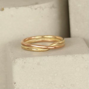 9ct Recycled Yellow & Rose Gold Infinity Twist Ring. 3mm Wide Mobius Wedding Ring