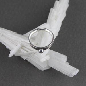 Sterlingzilveren midi-ring. Middelvingerring met studs. Kleine vinger. Fijne sieraden. Boho-sieraden. Eenvoudige sieraden. Ring boven de knokkel