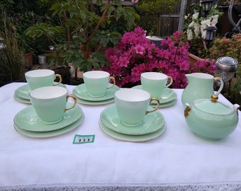 Wedgwood Green Spring Teeservice, Mintgrün, Goldvergoldung, 1920er Jahre, 17-teiliges Set