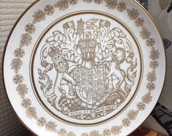 Wedgewood commemorate plate Queen Elizabeth II silver jubilee 1977 limited education of 7500