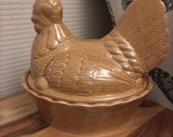 Gallina de cerámica para guardar huevos en el nido