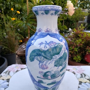 Hand painted oriental blue white vase made in china