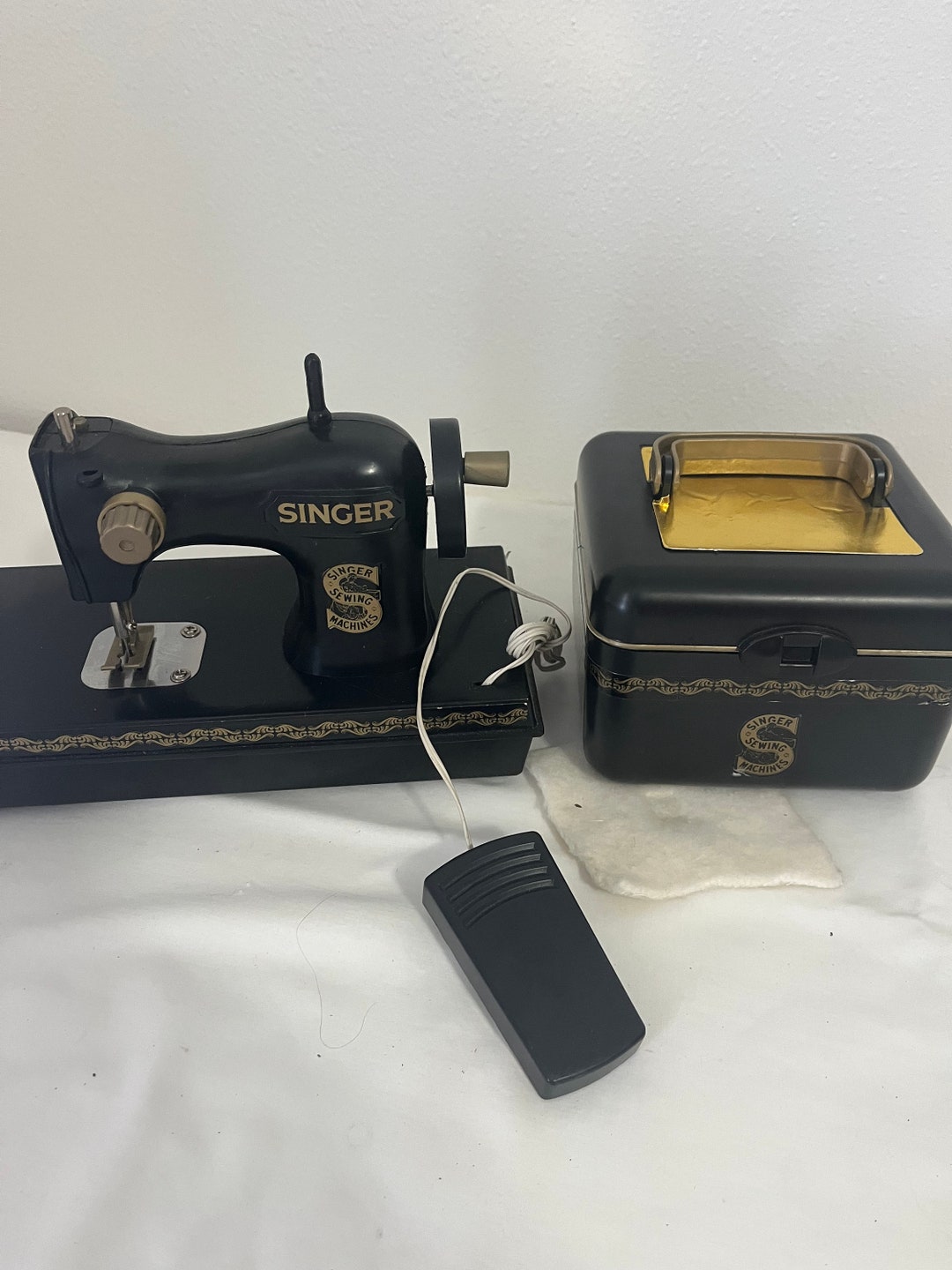 Vintage Singer Sewing Machine Battery Operated With Sewing Box Etsy