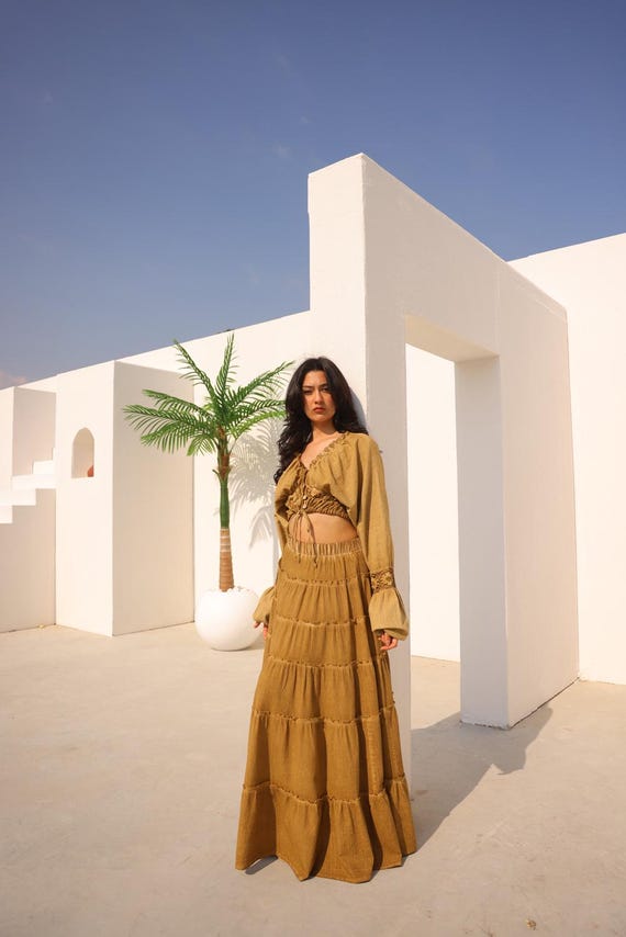 Saia longa estilo boho hippie cigano com camadas e blusa boho de