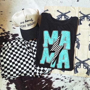 Camiseta para mamá, color rosa intenso, con letras turquesas vintage, moderna camiseta turquesa para mamás con estilo, un bonito regalo para mujeres.