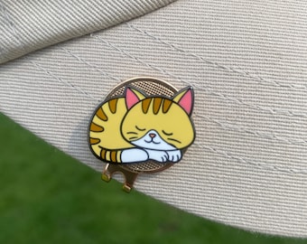 Kitten golf ball marker