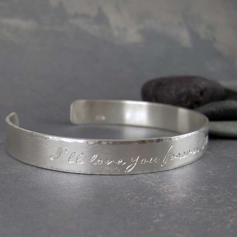 Sterling silver bracelet cuff for woman. The bracelet can be personalized. It has a border hammered matte finish.