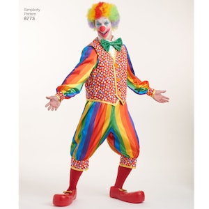 K&ouml;nnte beinhalten: Ein Clownskost&uuml;m bestehend aus einem lang&auml;rmeligen, regenbogenfarben gestreiften Oberteil und passender Hose, einer roten Weste mit bunten Punkten, einer gr&uuml;nen Pailletten-Fliege, roten Socken und &uuml;bergro&szlig;en roten Schuhen. Simplicity Pattern 8773.