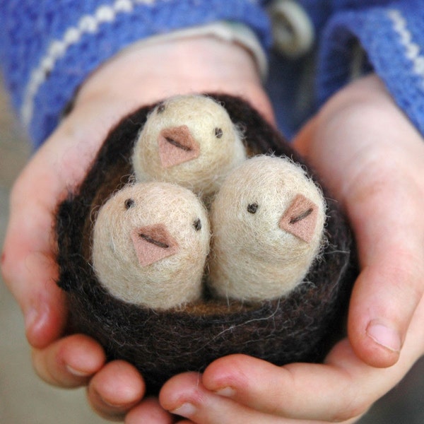 Baby Birds in a Nest - Felted Toy in Taupe